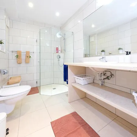 Casa Queen Vetusta -pool And Tennis Holiday home *